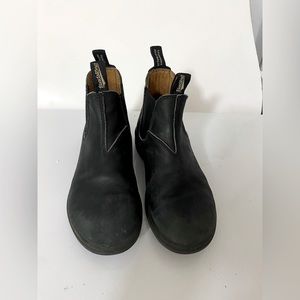 Kids Blundstones, Australian size 3, American size 4, 22.2 cm in foot length.